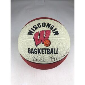 Wisconsin Badgers‎ Basketball Dick Bennett Autographed Signed Team Collectible